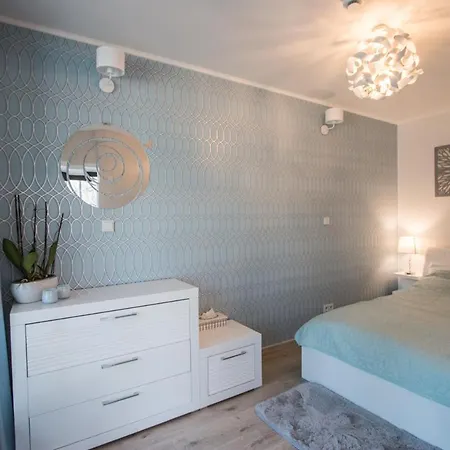 Unia 12 Basen&spa Apartamento *